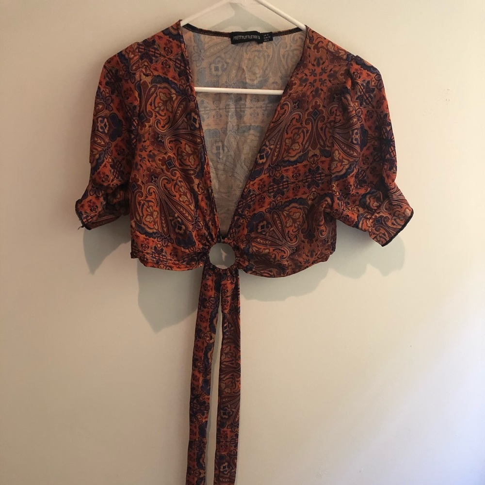 Pretty Little Thing wrap around printed Crop Small